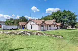 612 Meadow Park Dr, White Settlement, TX 76108 - Photo 4