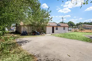 612 Meadow Park Dr, White Settlement, TX 76108 - Photo 32