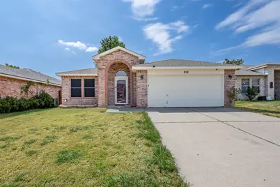 810 Engleside Drive, Arlington, TX 76018 - Photo 1