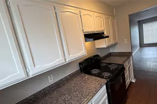 7808 Ashe Ct, Fort Worth, TX 76112 - Photo 4