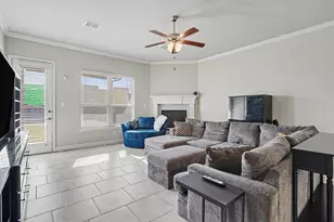 646 Harris Ridge Dr, Arlington, TX 76002 - Photo 2