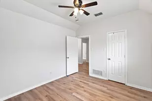 8716 Falls Rd, Irving, TX 75063 - Photo 32