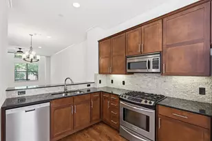 636 E Bluff St, Fort Worth, TX 76102 - Photo 4