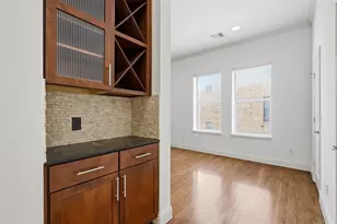 636 E Bluff St, Fort Worth, TX 76102 - Photo 6