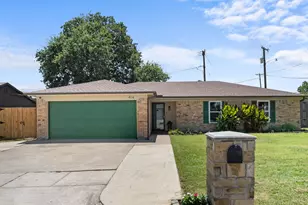 414 Hallmark Dr, Arlington, TX 76011 - Photo 1