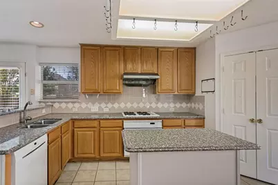 2424 Hunters Run Drive, Plano, TX 75025 - Photo 10