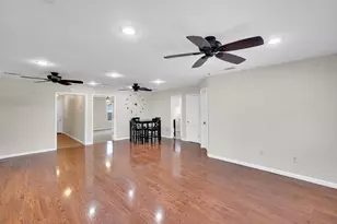 205 W Latimer St, Ennis, TX 75119 - Photo 6