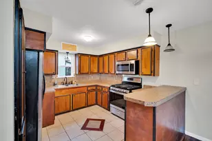 205 W Latimer St, Ennis, TX 75119 - Photo 10