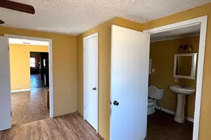 600 Travis St, Nocona, TX 76255 - Photo 10