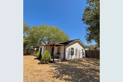 600 Travis Street, Nocona, TX 76255 - Photo 2