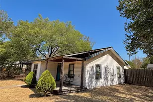 600 Travis St, Nocona, TX 76255 - Photo 2