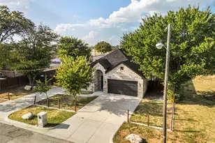 3203 Shamrock Ln, Forest Hill, TX 76119 - Photo 2