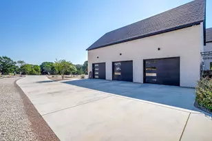 8104 Leven Links St, Cleburne, TX 76033 - Photo 2