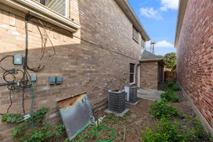 1020 Alyssa Ln, Carrollton, TX 75006 - Photo 20