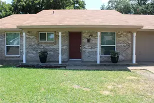 918 Heritage Cir, Garland, TX 75043 - Photo 2