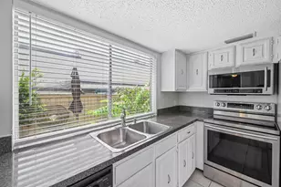 8560 Park Ln, Dallas, TX 75231 - Photo 10