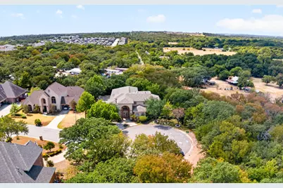 544 Waterchase Drive, Fort Worth, TX 76120 - Photo 2