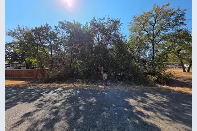 2717 E Briarwood Street, Granbury, TX 76048 - Photo 2