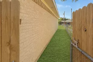 8706 Reva St, Dallas, TX 75227 - Photo 12