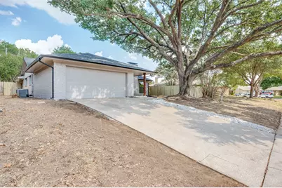 1716 Creek Ridge Court, Irving, TX 75060 - Photo 2