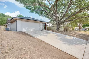 1716 Creek Ridge Ct, Irving, TX 75060 - Photo 2