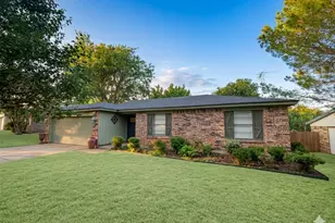 1411 Clearfield Dr, Cleburne, TX 76033 - Photo 2