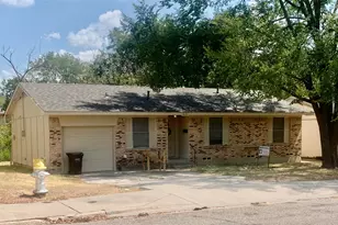 1626 Spring Lake Dr, Mesquite, TX 75149 - Photo 2