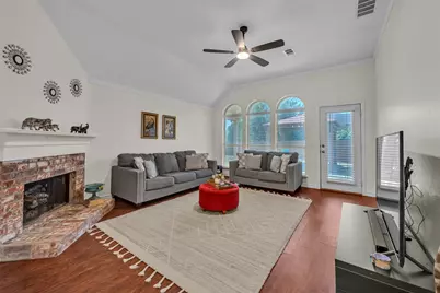 8102 Mansanillo Court, Arlington, TX 76002 - Photo 12