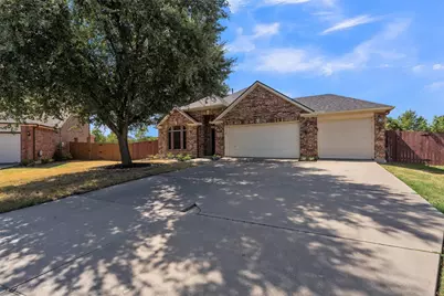 8102 Mansanillo Court, Arlington, TX 76002 - Photo 2