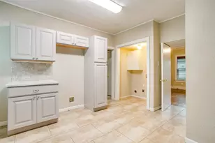 2100 Ashland Ave, Fort Worth, TX 76107 - Photo 10