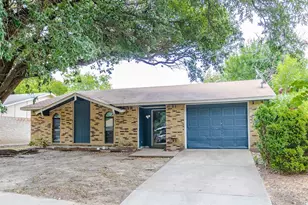 2633 Santa Anna Dr, Grand Prairie, TX 75052 - Photo 4