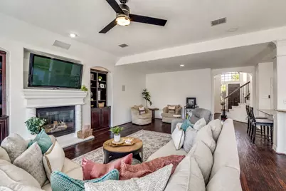 400 S Hampton Court, Lewisville, TX 75056 - Photo 6