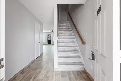 2322 Kingsway Drive, Arlington, TX 76012 - Photo 2