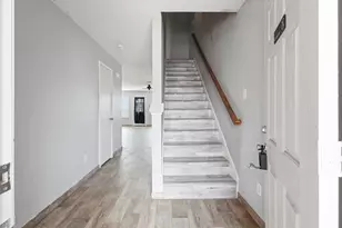 2322 Kingsway Dr, Arlington, TX 76012 - Photo 2