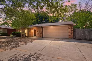 2614 Creekview Dr, Arlington, TX 76016 - Photo 2
