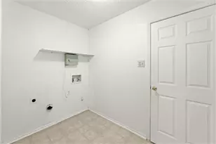 2205 Foxcroft Ln, Arlington, TX 76014 - Photo 2