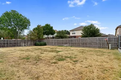 718 W Lonesome Dove Trail, Arlington, TX 76001 - Photo 26