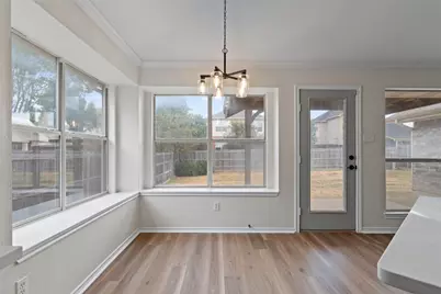 718 W Lonesome Dove Trail, Arlington, TX 76001 - Photo 16
