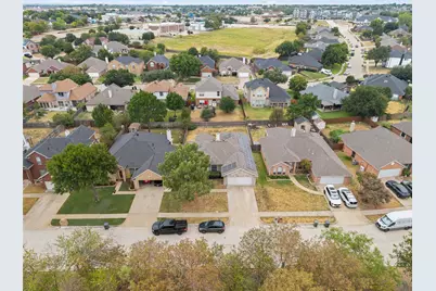 718 W Lonesome Dove Trail, Arlington, TX 76001 - Photo 30