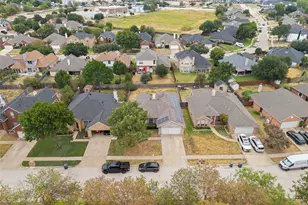 718 W Lonesome Dove Trail, Arlington, TX 76001 - Photo 30