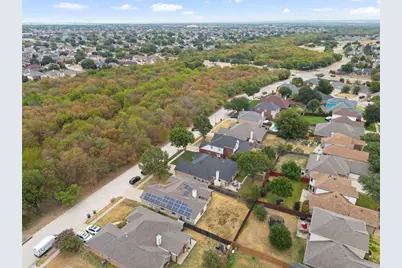 718 W Lonesome Dove Trail, Arlington, TX 76001 - Photo 32