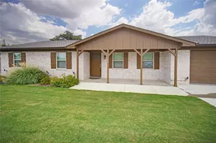 128 Oak Creek St, Jacksboro, TX 76458 - Photo 6