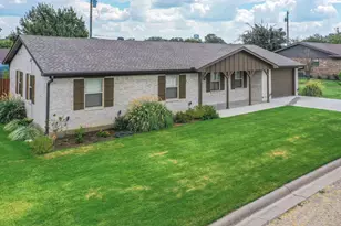 128 Oak Creek St, Jacksboro, TX 76458 - Photo 4