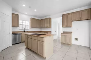 2913 Spartacus Dr, Grand Prairie, TX 75052 - Photo 6