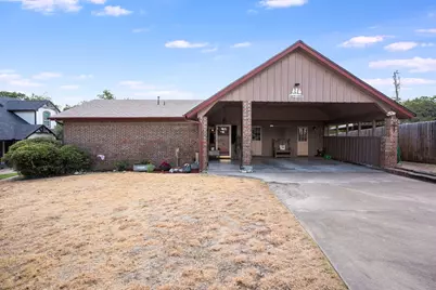 643 S Rough Creek Court, Granbury, TX 76048 - Photo 2