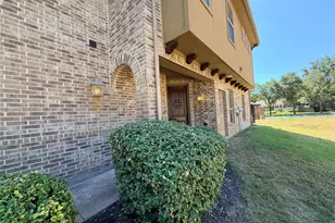 950 Brook Forest Ln, Euless, TX 76039 - Photo 2