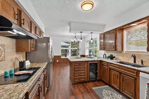 1000 Cherry Ct, Hurst, TX 76053 - Photo 8