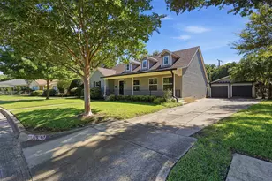 3709 Wildwood Rd, Fort Worth, TX 76107 - Photo 2
