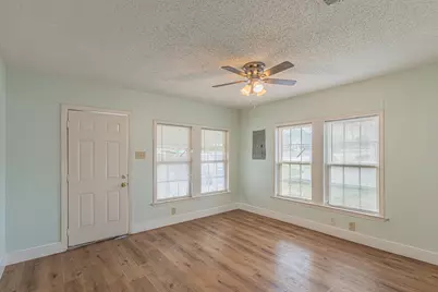 2543 E Ann Arbor Avenue, Dallas, TX 75216 - Photo 8