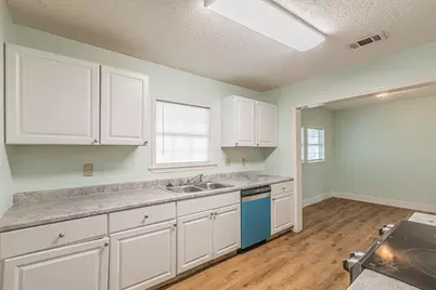 2543 E Ann Arbor Avenue, Dallas, TX 75216 - Photo 16